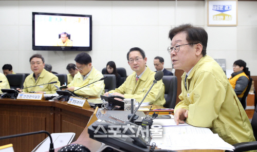 경기도,마스크 매점매석 '고발'… 이재명 "불공정 강경 대응"