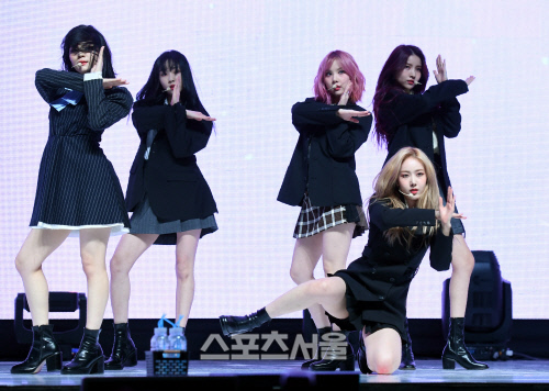 [포토] 여자친구 신비 '이런 실수를...'