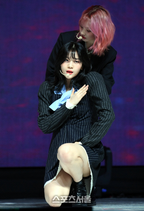 [포토] 여자친구 엄지-은하 '귀여운 투샷'