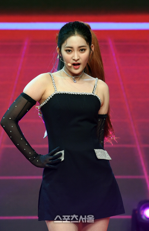 [포토]시그니처 세미, 강한 인상의 쯔위?