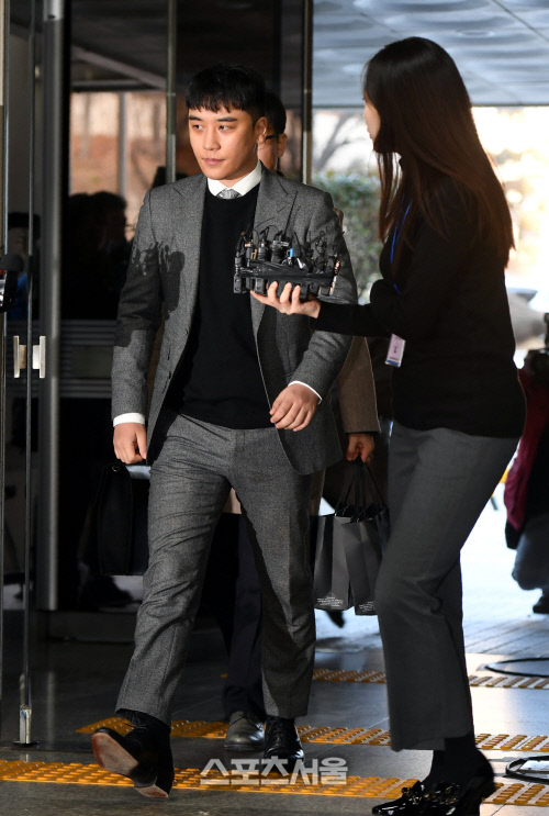 승리, 또다시 받아든 입영 통지서…軍 법원서 재판 받을까[SS이슈]