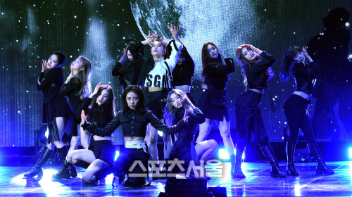 [포토]\'쏘왓\' 무대 선보이는 이달의 소녀
