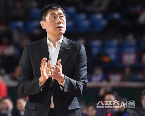 [포토] 삼성 이상민 감독, 1쿼터 리드는 잡았는데...