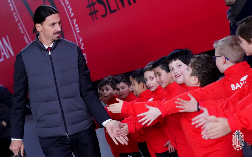 즐라탄, 밀라노 더비 최고령 득점 경신…팀은 2-4 역전패