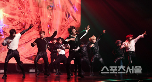 [포토] 더보이즈, 역동적인... \'리빌(REVEAL)\'!