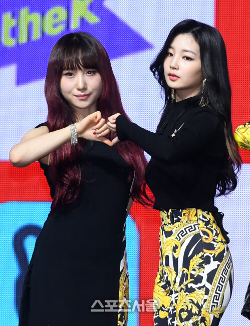 [포토]로켓펀치 쥬리-연희, 손 모아 하트!