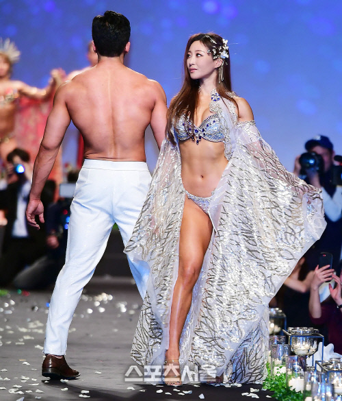 IFBB 프로카드 서보라, 황철순 선배의 결혼을 축하합니다![포토]