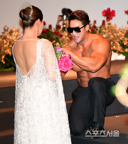 지연아에게 무릎을 꿇은 황철순, \'남편으로서 너한테 맞춰서 살께\'[포토]