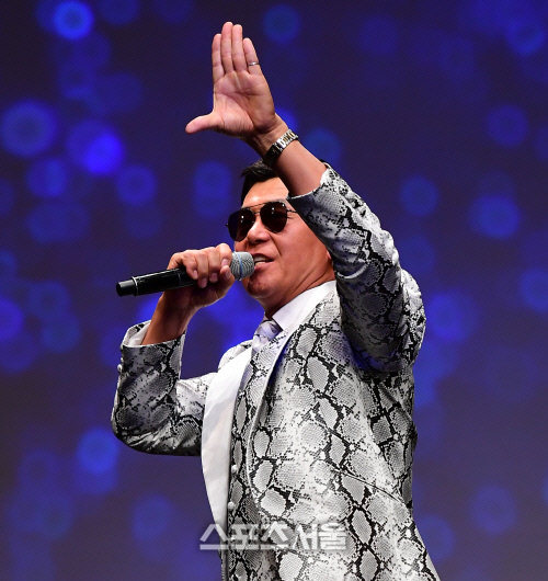 '정열의 사나이' 이정용, 후배 황철순의 결혼식에 참가 안 할 수가 없지![포토]