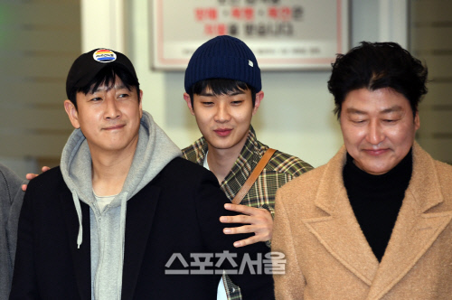 [포토]이선균-최우식-송강호, 흐뭇하게!