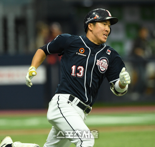 [포토] 허경민, 2회 바로 동점을 만드는...적시타!