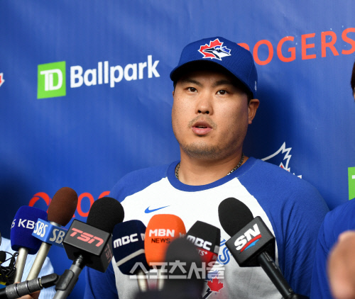 [포토] 인터뷰 하는 류현진