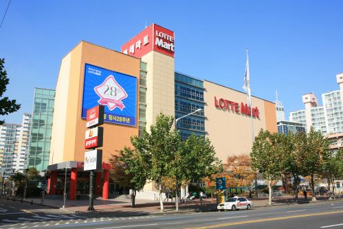 롯데쇼핑, 수익 악화된 백화점·마트 등 200개 매장 폐쇄예정