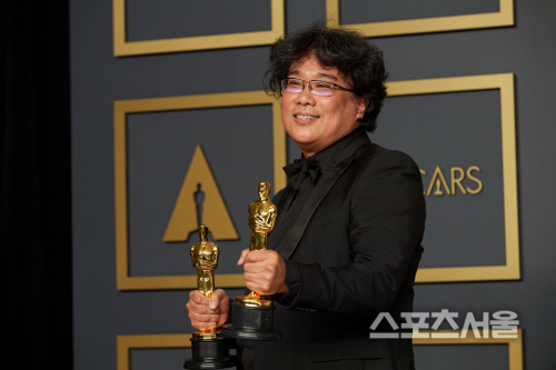 '금의환향' 봉준호 감독, 16일 입국->19일 기자회견->20일 청와대 오찬까지