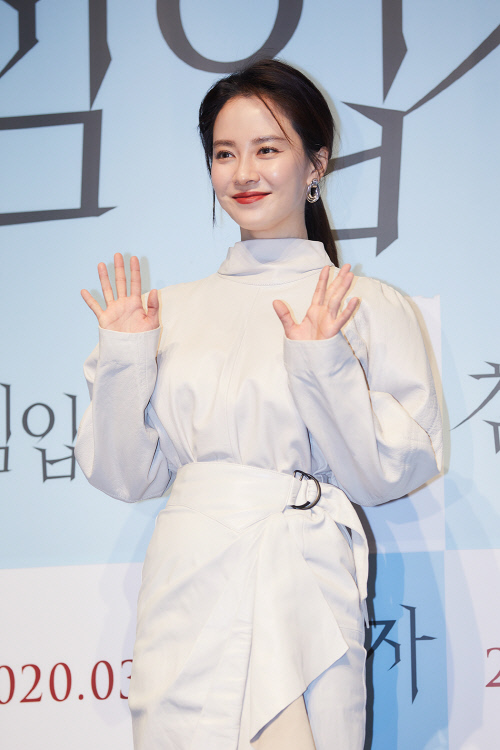 송지효, '침입자'로 파격 변신 예고…스릴러 퀸 도전