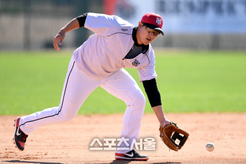 [포토] kt 황재균 '빈틈 없는 거미손'
