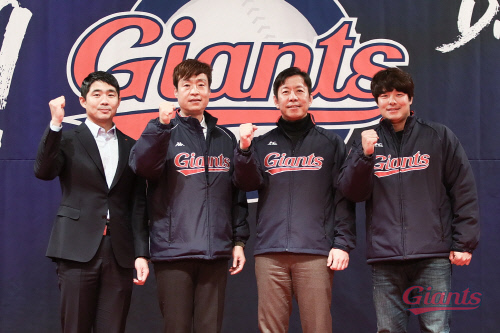 200129-이속환대표이사취임식-06-취임 기념촬영KCH20420