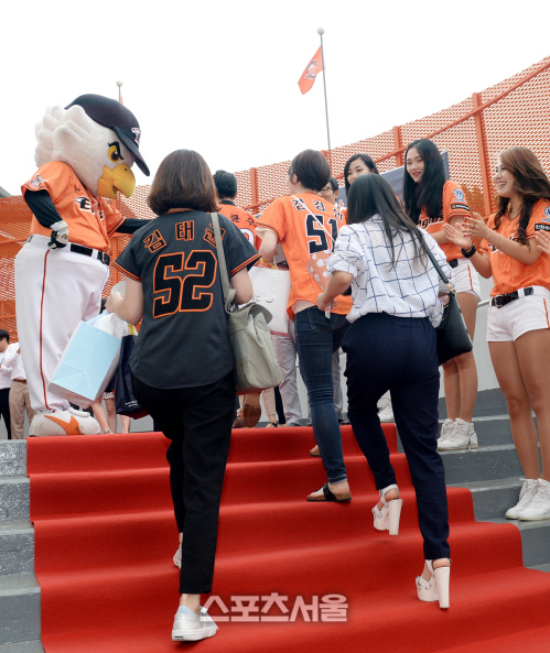 [SS포토] 한화 이글스의 화끈한 팬사랑! 52만 불꽃의 날!