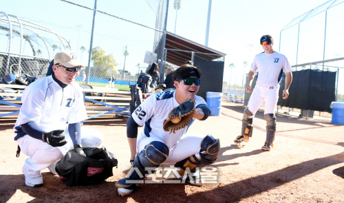 [포토] 김형준 '편안한 수비 자세'