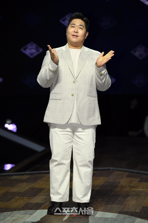 [포토]개그맨 문세윤, 이번엔 발라드 가수에 도전!