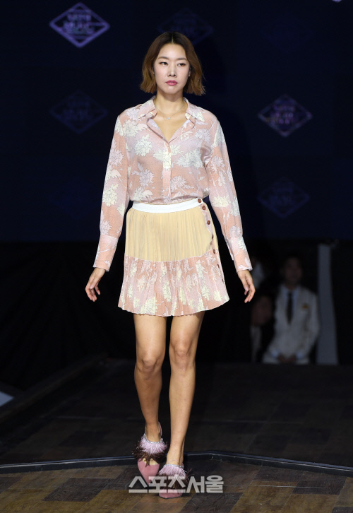 [포토]한혜진, 런웨이 걷 듯!
