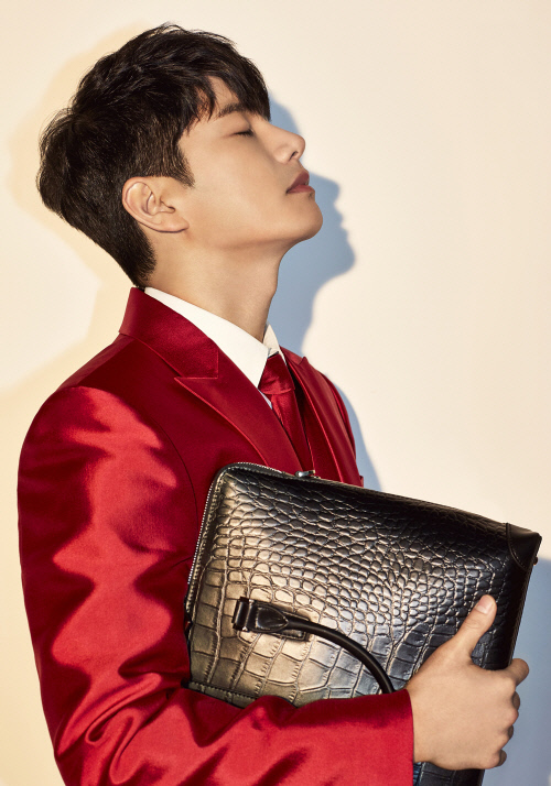 '트로트 가수 데뷔' 이이경, 오늘(20일) 정오 신곡 '칼퇴근' 발매