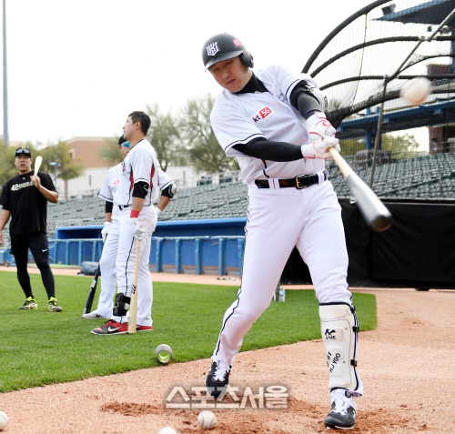 [포토] 유한준 \'감 좋아\'
