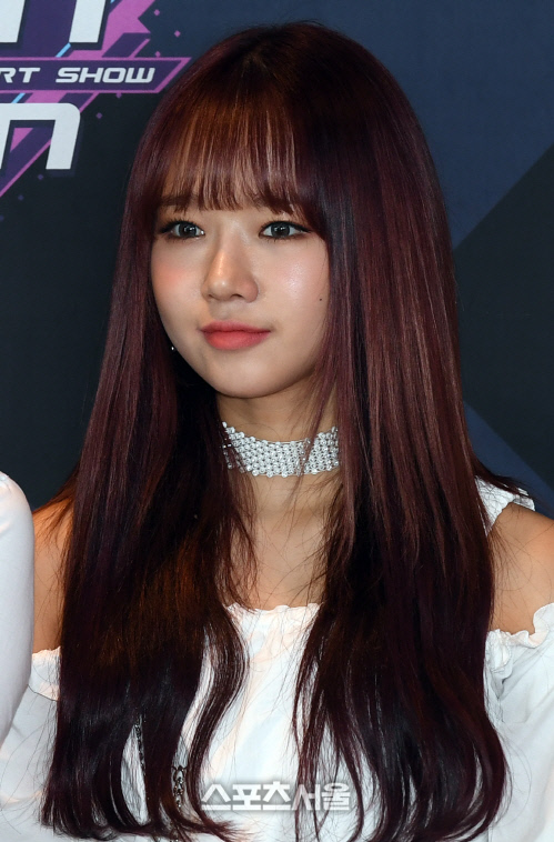 [포토]위키미키 최유정, 긴 머리로 여성스럽게