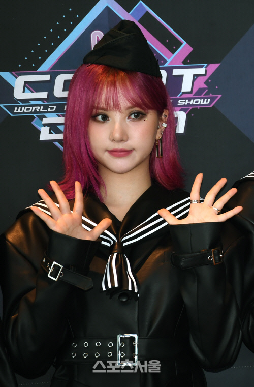 [포토]여자친구 은하, 깜찍하게 손인사