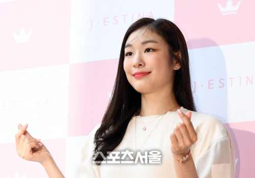 '그 선수에 그 팬' 김연아, 팬카페 유니세프 기부소식에 5천만원 쾌척