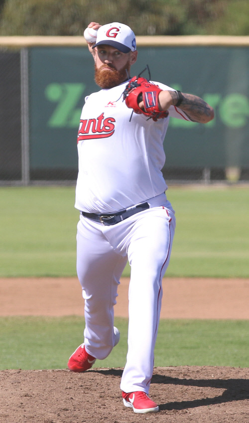 롯데 마운드, 호주팀과의 1차 평가전에서 볼넷 1개 허용