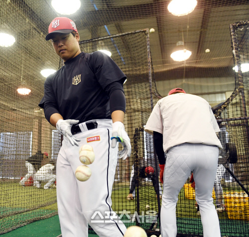 [포토] 강백호 \'공 다 주웠다\'