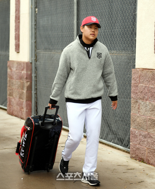 [포토] 소형준 \'훈련하러 갑니다\'
