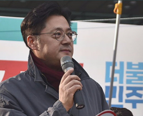 민주당 홍익표, 수석대변인직 사퇴 '임미리 고발' 'TK 봉쇄'등 잇단 논란책임