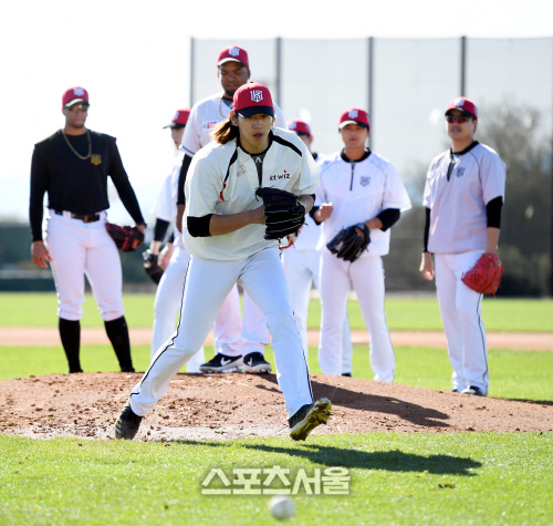 [포토] 이대은 \'땅볼도 문제 없어\'