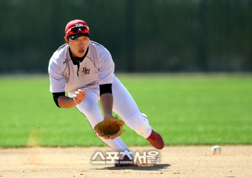 [포토] kt 박승욱 \'빠질 틈이 없어\'
