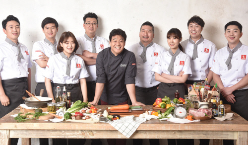 "소비로 혼내주겠다" 백종원 '더본코리아' 코로나 지원책에 네티즌들 응원물결