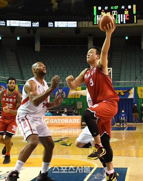 [포토]삼성 김동욱 과감한 레이업슛