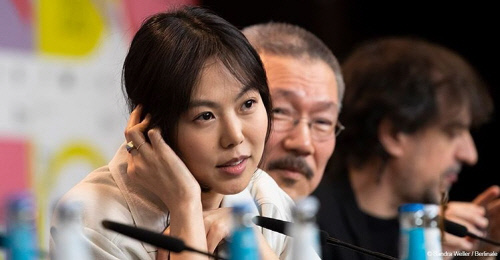 홍상수 감독X김민희, 베를린영화제서 보인 굳건한 '은곰상의 ♥'