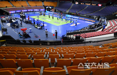[포토] 한국전력-삼성생명, 무관중 경기의 적막함...