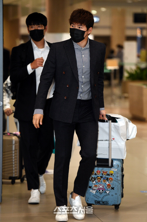 [포토] NC 박민우-유영준 \'씩씩한 귀국\'