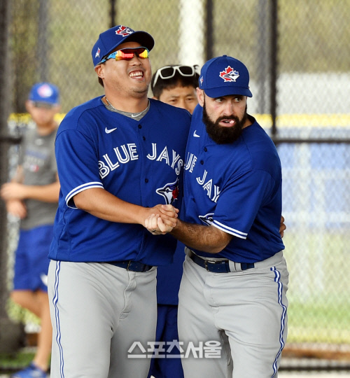 [포토] 류현진 \'나 좀 놔줘\'