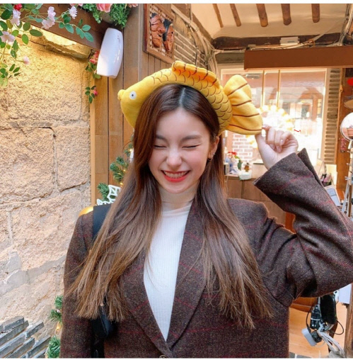 ITZY 예지, 붕어빵 모자 속 상큼한 과즙미 팡팡 미소[★SNS]