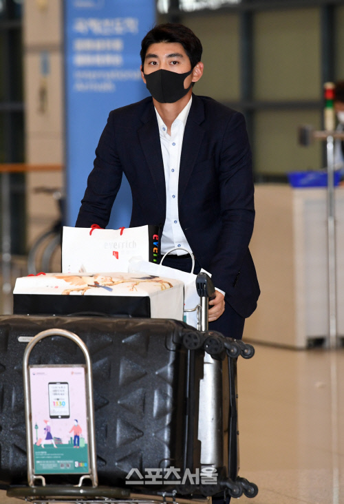 연습경기 맹타는 '공인구' 때문?…이정후 "착각하면 안 된다"