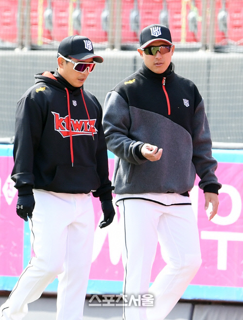 [포토]이야기 나누는 박경수-황재균