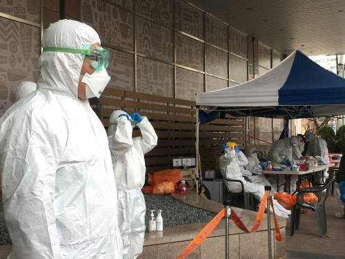 코로나19 신규 확진자 76명. 23일만에 100명 아래...총 8162명