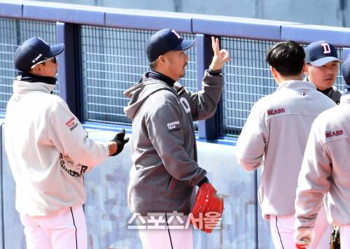 [포토]유희관, V자 그리며 찰칵!