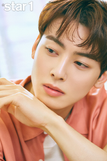 200317_차은우, 소년스러움 한가득! 일상 속 편안함 느껴지는 화보 공개! (2)