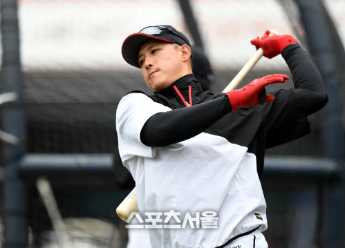 [포토] 황재균 '매서운 눈빛으로'