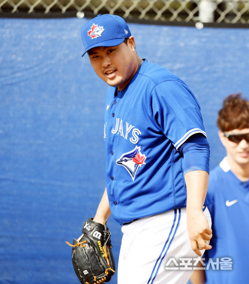 [포토] 불펜 피칭 준비하는 류현진 \'내 면모를 보여주마\'